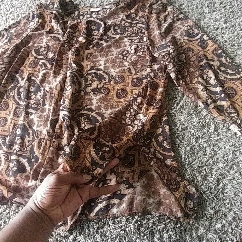 Beautiful button down blouse - Picture 4 of 7